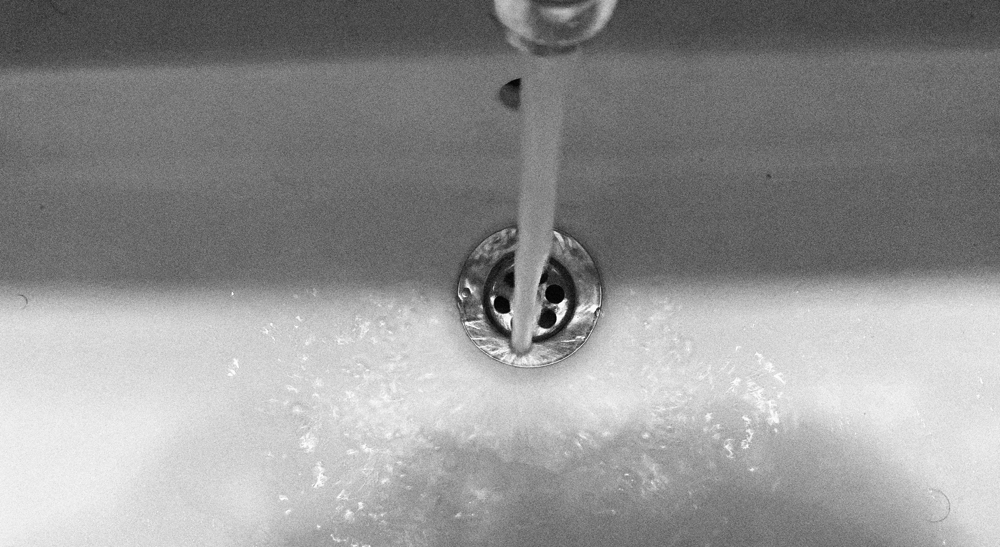 Waschbecken mit Wasserablauf